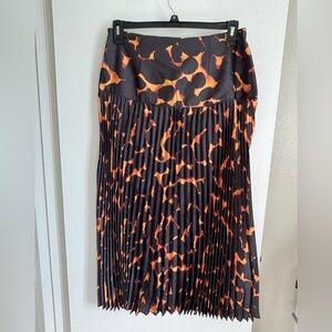 Stylish Black and Orange Pleated Skirt